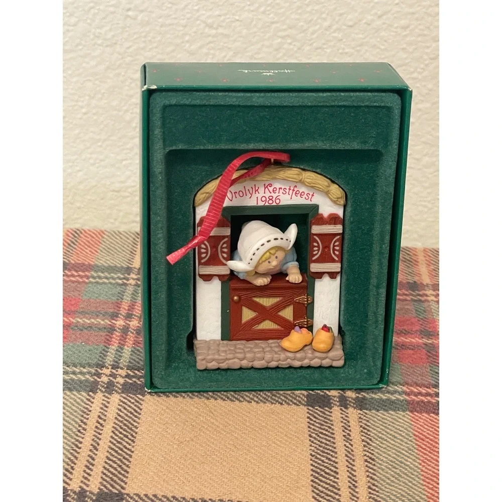 Hallmark Ornament OS Multicolor Excellent‎ 1986 Dutch Girl Vrolyk Kerstfeest